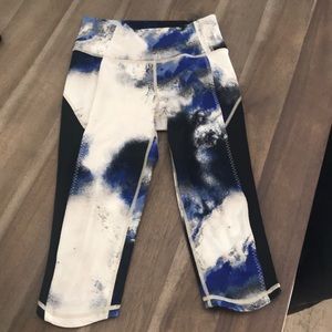 Lululemon Gray Blue Splatter Crop Size 6